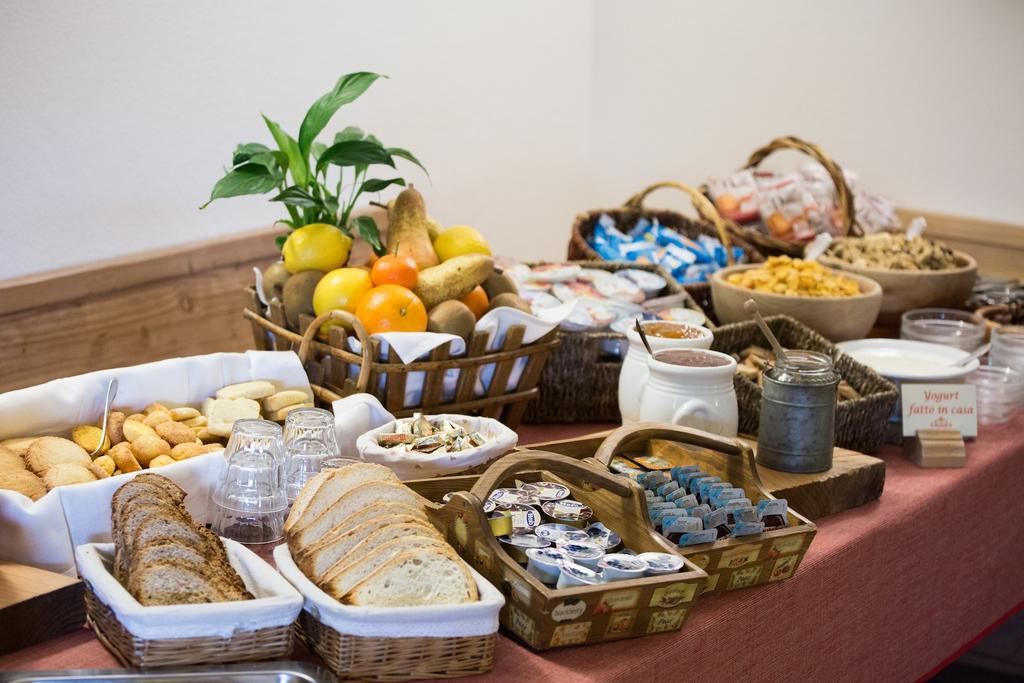 Hotel Restaurant La Barme Конь Екстер'єр фото