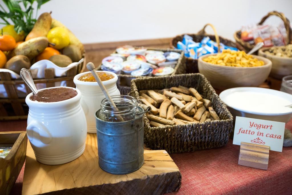 Hotel Restaurant La Barme Конь Екстер'єр фото