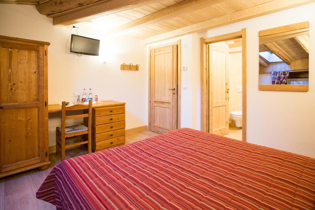 Hotel Restaurant La Barme Конь Екстер'єр фото