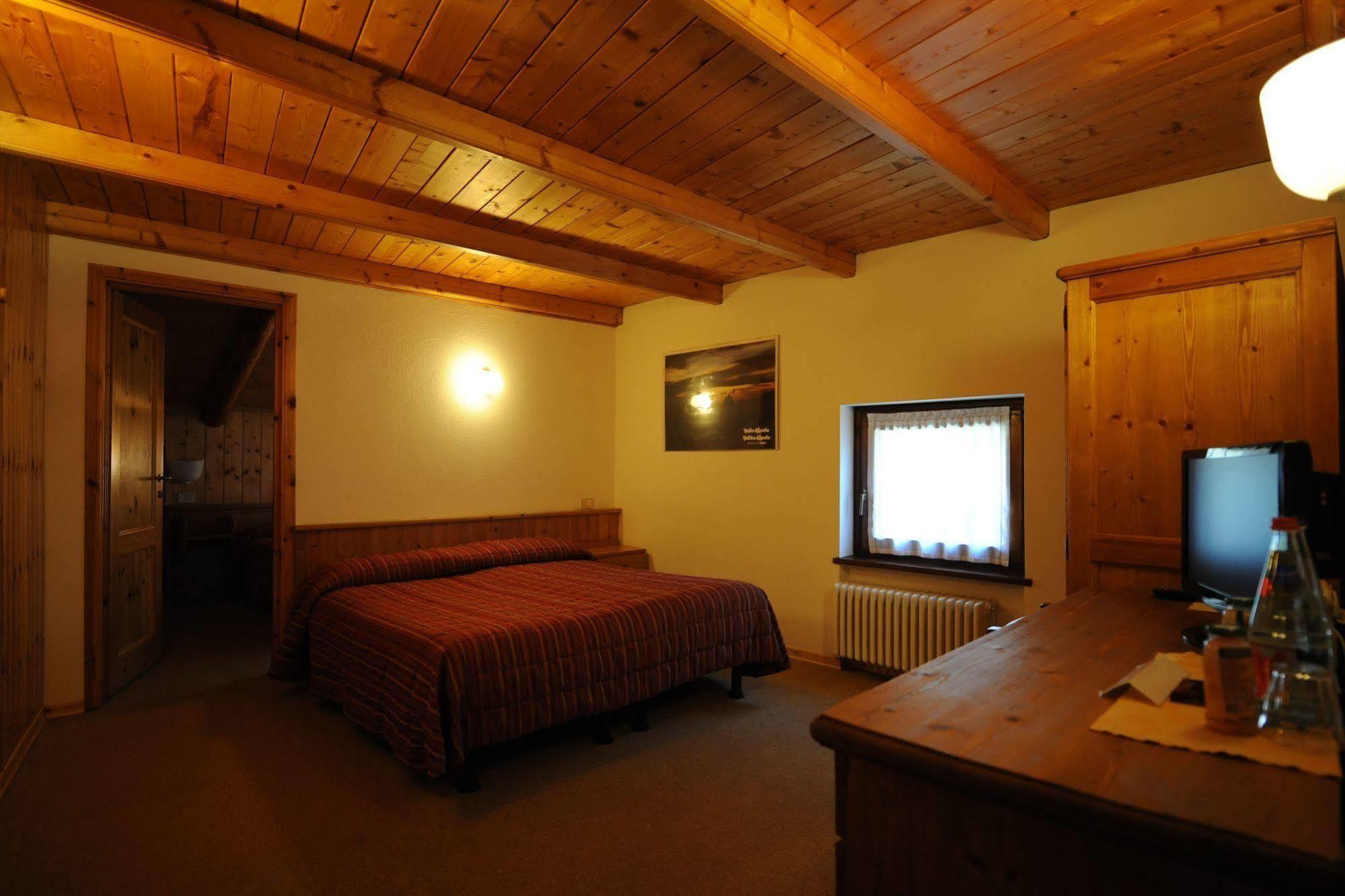 Hotel Restaurant La Barme Конь Екстер'єр фото