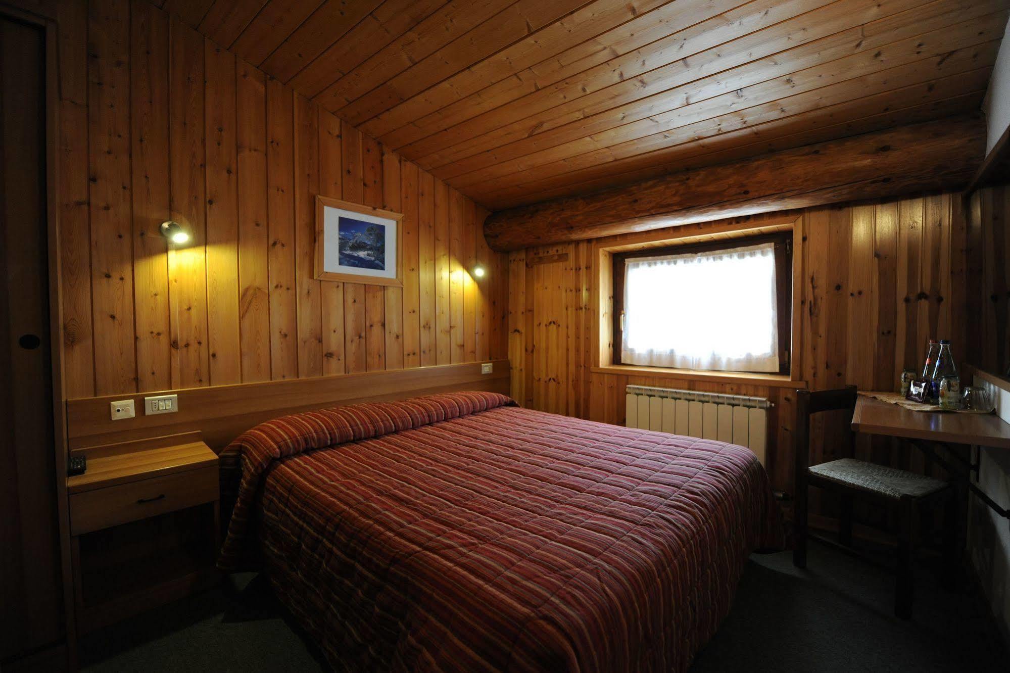 Hotel Restaurant La Barme Конь Екстер'єр фото